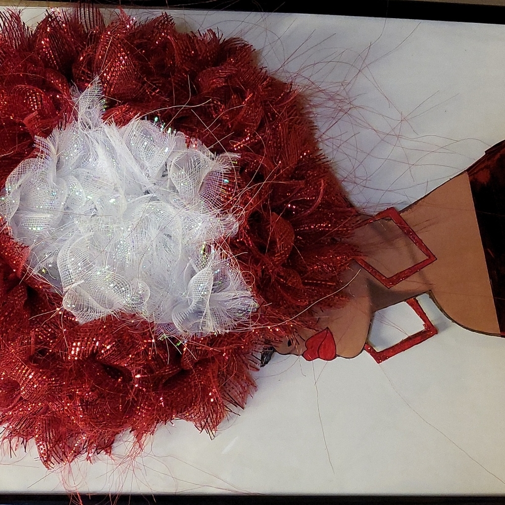 Red and white DIVA WREATH